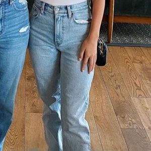 Abercrombie Ultra High Rise 90s Straight Jeans:Curve Love/Short length/LightWash